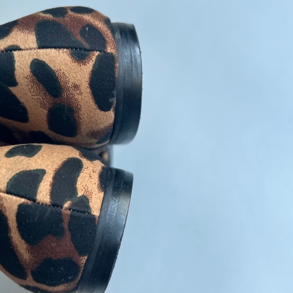 Marc Fisher Tan Brown Black Animal Print Fabric Rubber Outsole Flats size 7.5 - Picture 12 of 15